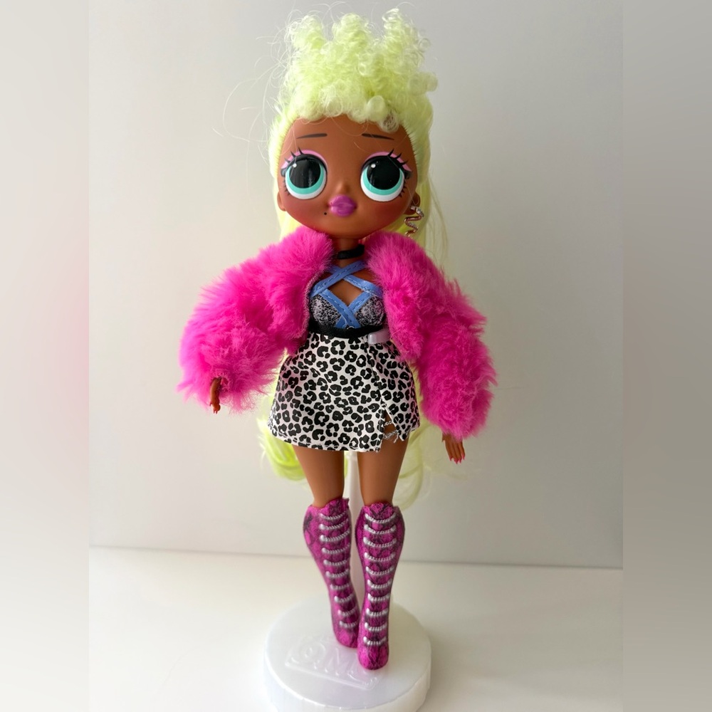 LOL SURPRISE 5 pc. O.M.G. Fashion Dolls Bundle with Accessories Set - Picture 8 of 10